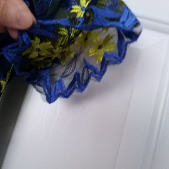 YYFS  BLUE & YELLOWS EMBROIDERY FLOWER DESIGN DRESS SIZE M   NEW - Picture 4 of 10